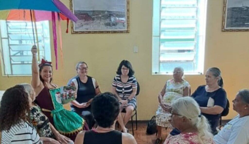roda-de-conversa-realizada-na-biblioteca-municipal-de-cajuru-reuniu-mulheres-e-fortaleceu-vinculos