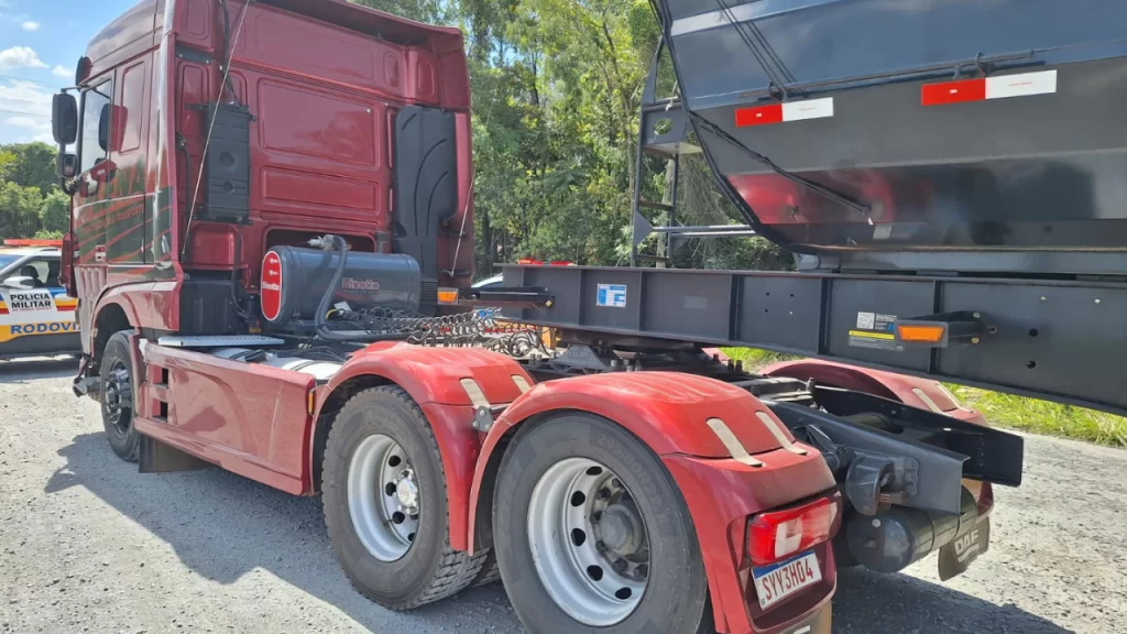 colisao-lateral-deixa-uma-vitima-com-ferimentos-leves-na-mg-050,-em-corrego-fundo