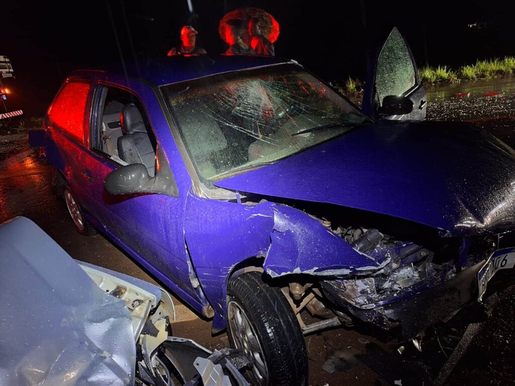 motorista-bebado-causa-colisao-em-cadeia-com-quatro-veiculos-na-mg-431-em-itauna