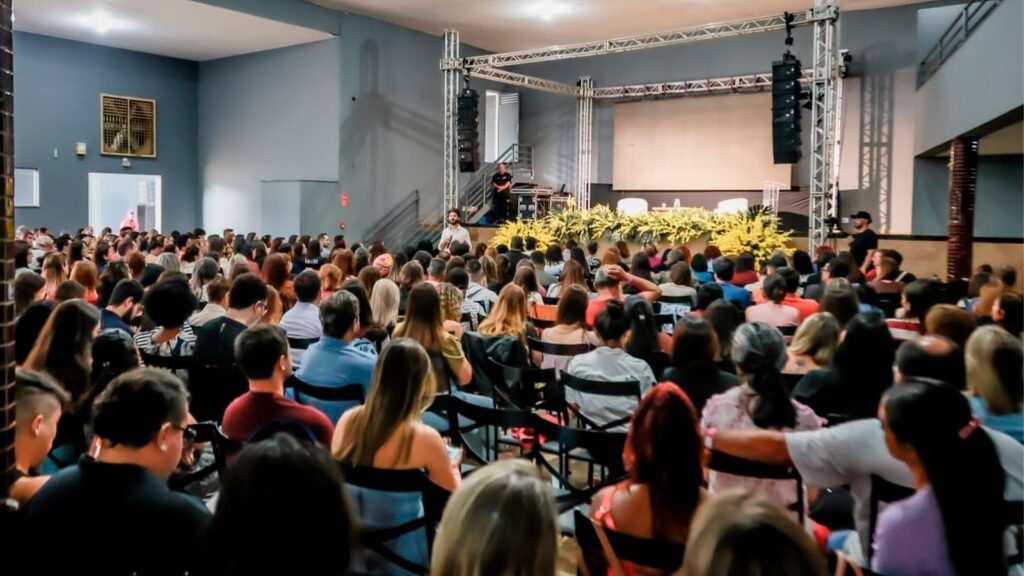 secretaria-de-estado-de-governo-acompanha-momento-de-capacitacao-e-acolhimento-a-servidores-da-educacao