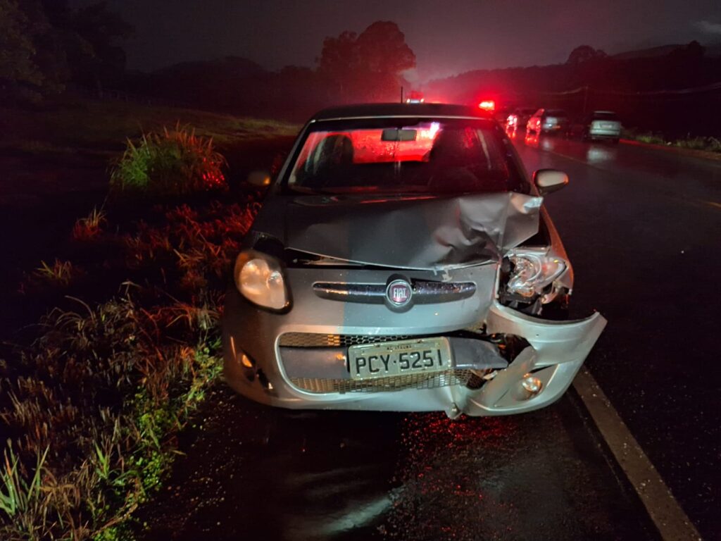 motorista-na-contramao-e-sem-cnh-causa-colisao-na-mg-431,-proximo-a-itauna