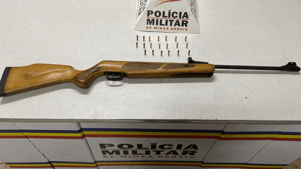 policia-militar-apreende-arma-de-fogo-e-prende-autor-por-posse-ilegal-de-arma-de-fogo-e-violencia-domestica-em-abaete