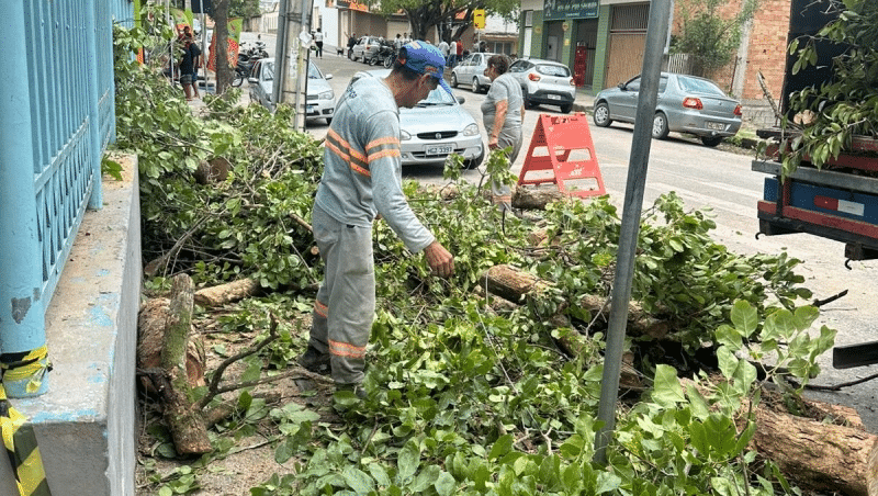 forca-tarefa-da-prefeitura-atua-com-agilidade-e-restabelece-circulacao-em-quase-todas-as-vias-de-divinopolis