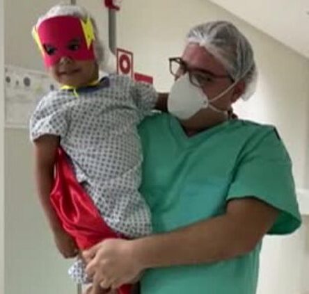 leandro-brandao,-medico-de-divinopolis,-transforma-medo-em-coragem-e-emociona-o-mundo-ao-receber-premio-na-italia