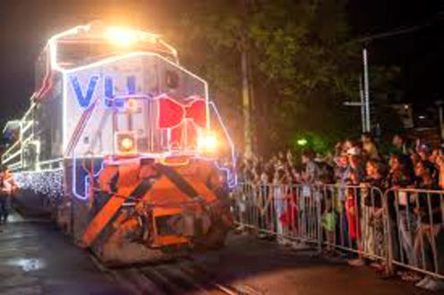 divinopolis:-papai-noel-da-vli-chega-em-seu-‘treno-ferroviario’-nesta-terca-feira-(18)