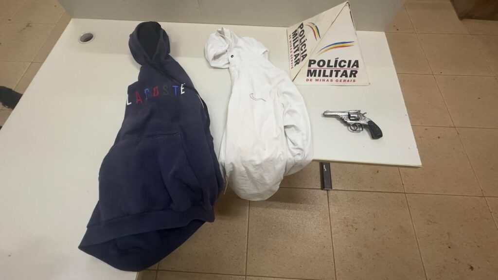 adolescente-armado-e-apreendido-apos-roubo-violento-no-centro-de-morada-nova-de-minas