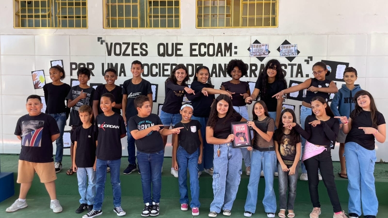 alunos-de-divinopolis-lancam-livro-antirracista-que-emociona-a-cidade-e-mostra-o-poder-transformador-da-educacao