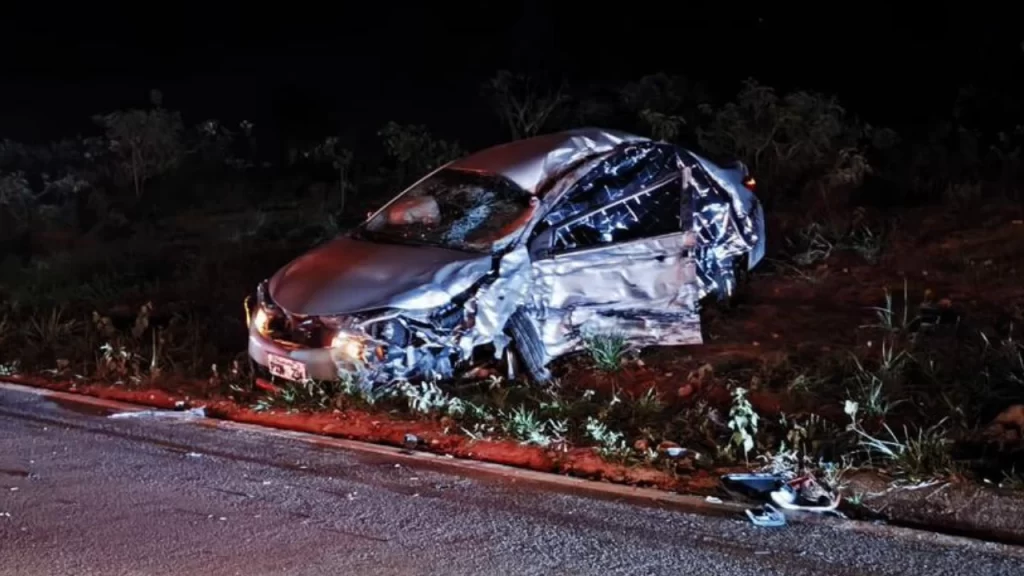 mulher-de-35-anos-morre-em-colisao-entre-caminhao-e-carro-na-rodovia-do-calcado,-em-nova-serrana