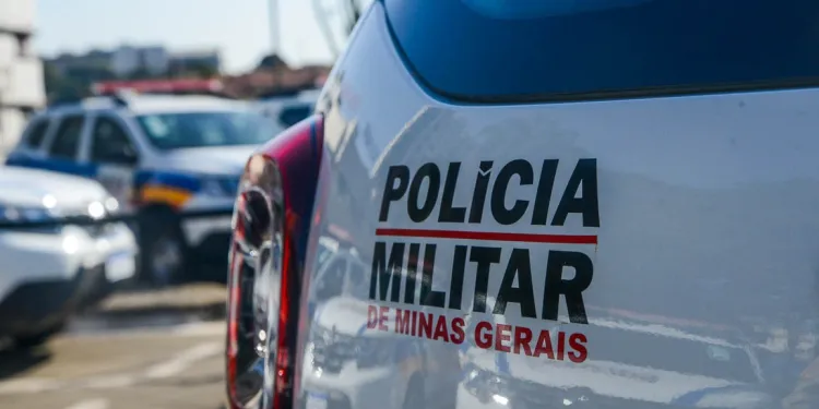 fuga-frustrada:-idoso-de-61-anos-e-surpreendido-com-arsenal-de-drogas-dentro-de-casa