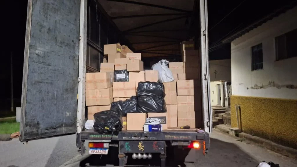 pmrv-apreende-5-mil-pares-de-calcados-falsificados-avaliados-em-r$-500-milhoes-na-br-494