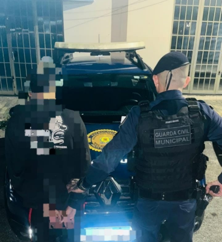 motociclista-e-preso-por-direcao-perigosa-durante-inauguracao-das-luzes-de-natal-em-nova-serrana