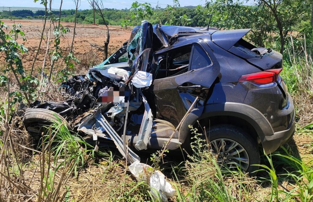 grave-acidente-na-mg-170-envolve-quatro-veiculos,-termina-com-morte-e-deixa-feridos-em-lagoa-da-prata