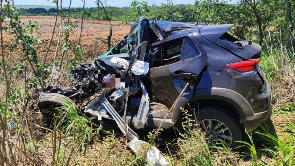 condutor-morre-apos-colisao-frontal-envolvendo-quatro-veiculos-na-mg-170,-em-lagoa-da-prata