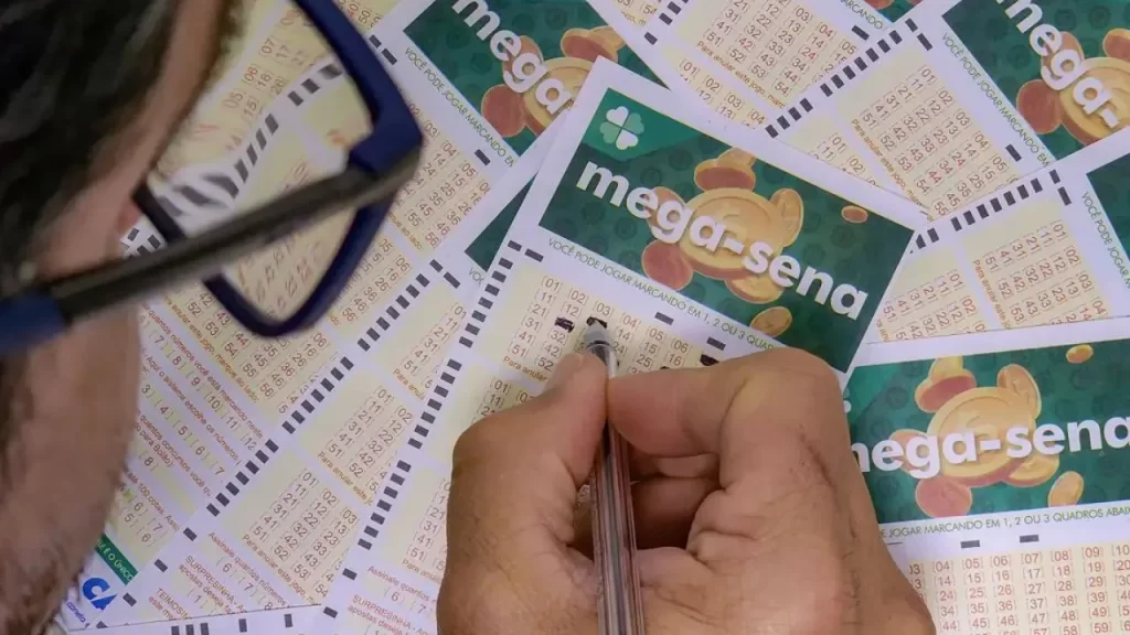 mega-sena-acumula-e-cinco-apostas-de-divinopolis-levam-premio