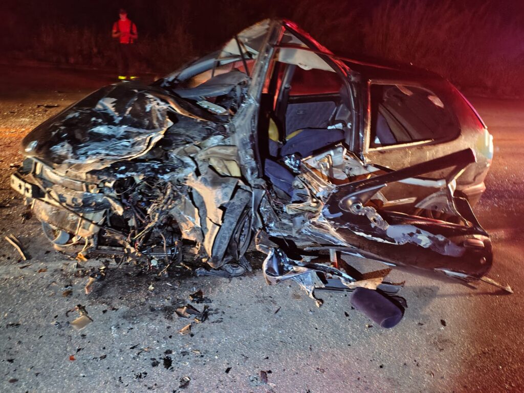 colisao-frontal-deixa-uma-pessoa-morta-e-dois-feridos-graves-na-mg-431-em-itauna