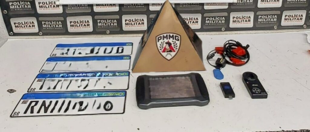 pm-recolhe-apetrechos-usados-em-furtos-de-veiculos-em-imovel-abandonado-em-divinopolis