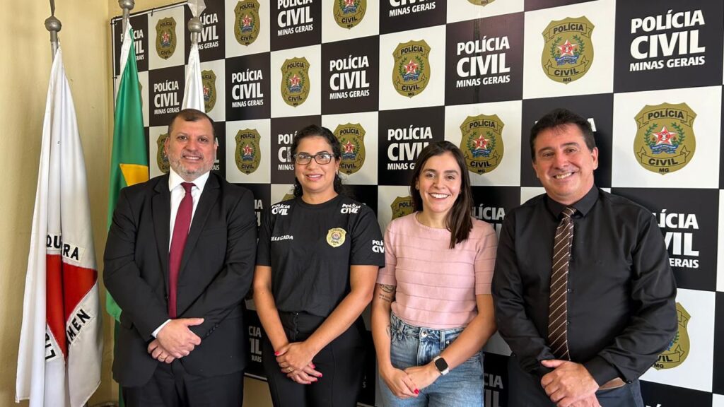 deputada-lohanna-franca-entrega-160-mil-reais-em-novos-equipamentos-a-policia-civil-de-divinopolis