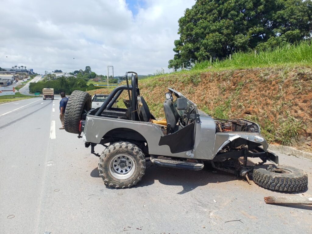 homem-e-socorrido-apos-capotamento-no-km-201-da-mg-050-em-formiga