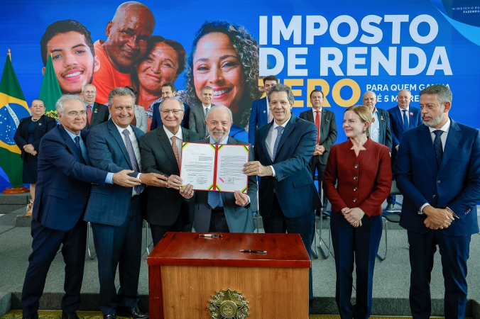 luiz-inacio-lula-da-silva-sanciona-isencao-do-ir-e-abre-crise-com-legislativo-apos-ausencia-de-hugo-motta-e-davi-alcolumbre-na-cerimonia