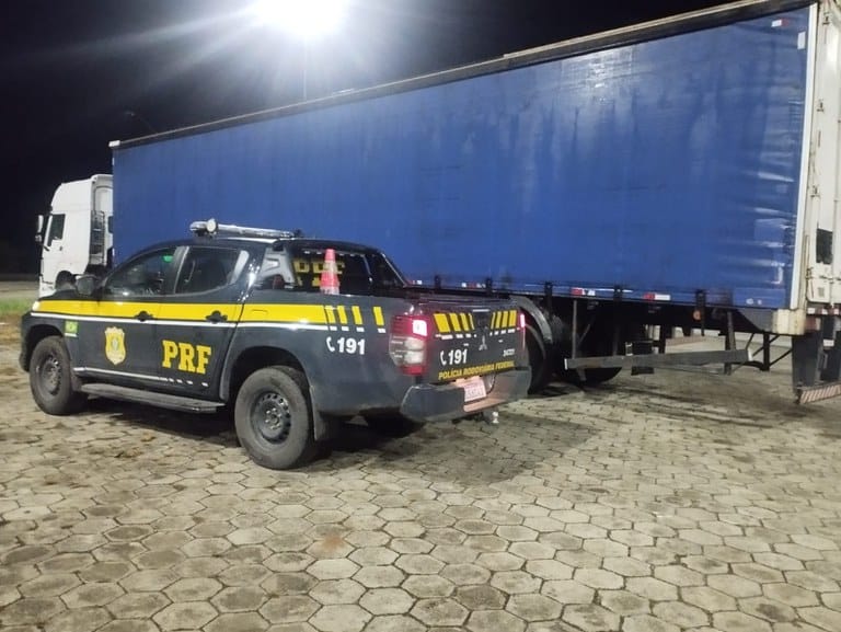 prf-apreende-carreta-com-placas-clonadas-na-br-381-em-oliveira