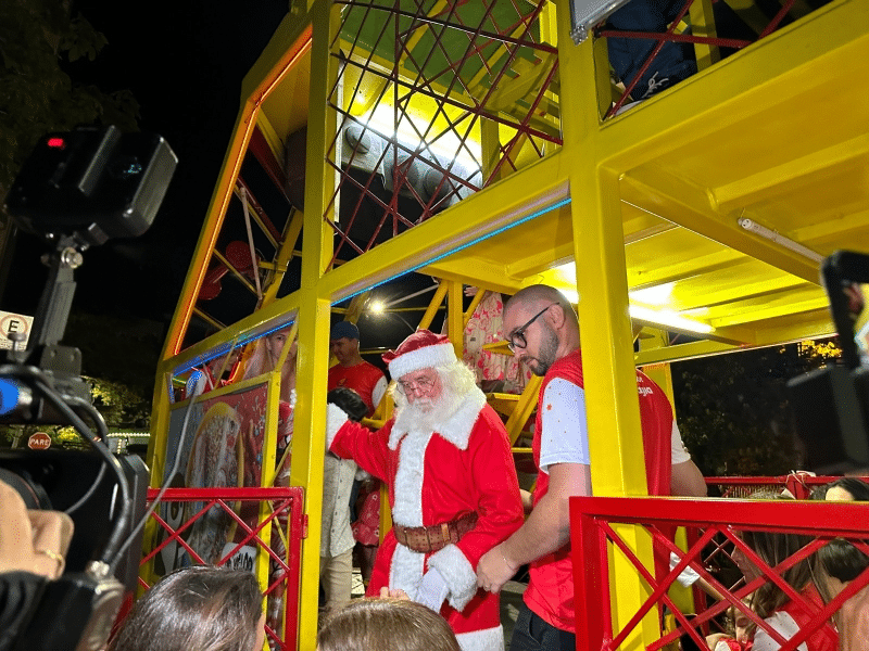 trenzinho-da-alegria-com-papai-noel-sera-uma-das-atracoes-do-natal-iluminado-na-praca-do-santuario-em-divinopolis