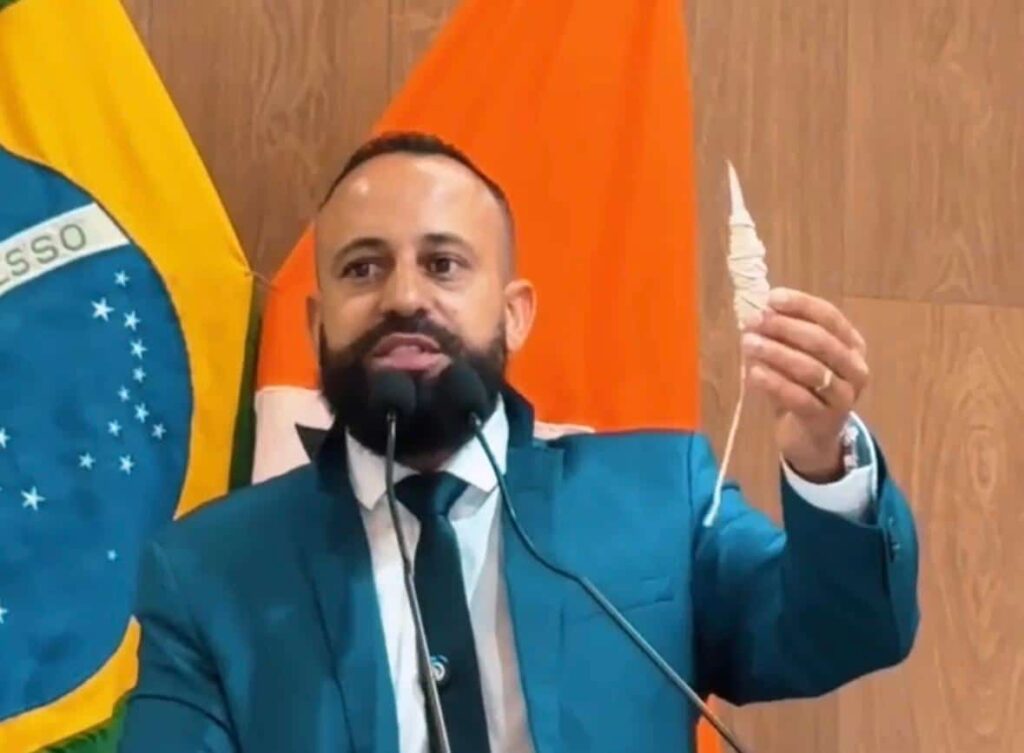 armas-brancas-e-cigarros-eletronicos-sao-apreendidos-em-escolas-de-divinopolis,-denuncia-vereador