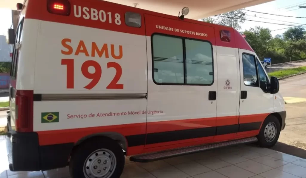 mulher-fica-ferida-em-acidente-entre-carro-e-moto-em-divinopolis