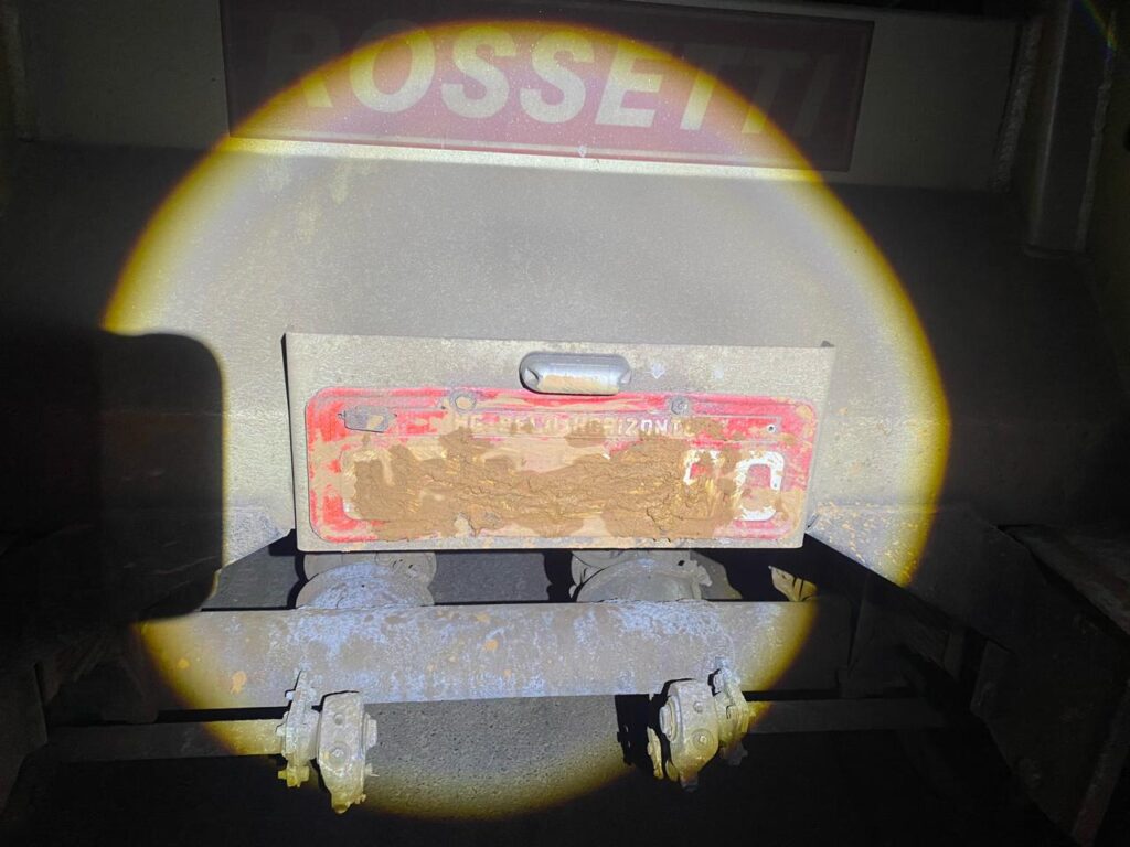 motorista-e-preso-apos-adulterar-placas-de-caminhao-com-barro-na-mg-170-em-arcos