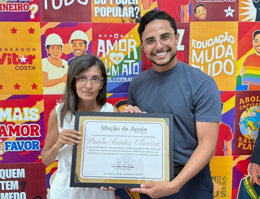 vitor-costa-homenageia-professora-que-acertou-tema-do-enem-2025-e-virou-destaque-em-divinopolis