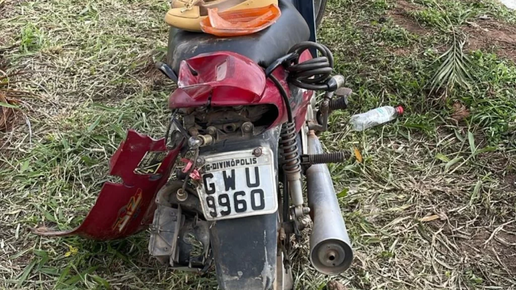 motociclista-fica-gravemente-ferida-apos-colisao-traseira-na-br-494,-em-divinopolis