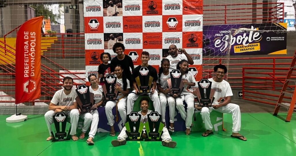 divinopolis-fez-historia:-1a-copa-de-capoeira-emocionou-e-exaltou-o-orgulho-afro-brasileiro-no-mes-da-consciencia-negra