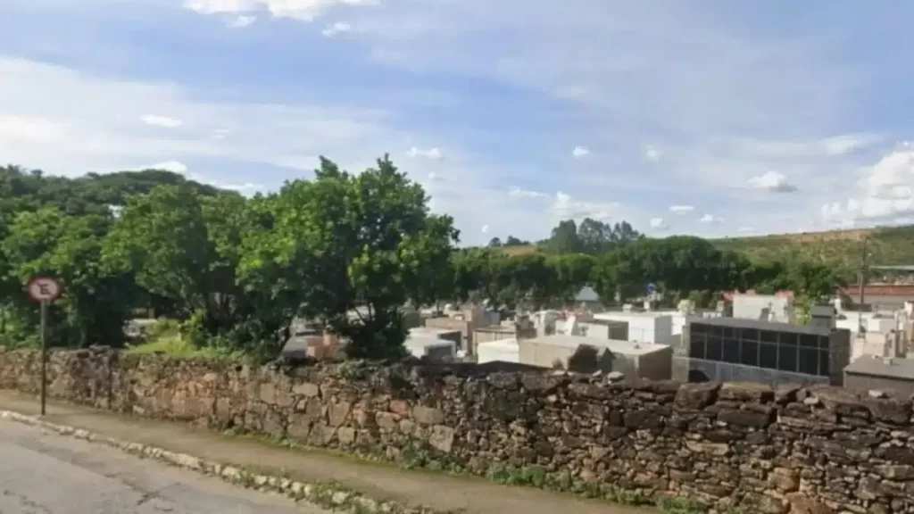 recadastramento-de-jazigos-comeca-no-cemiterio-de-santo-antonio-dos-campos,-em-ermida