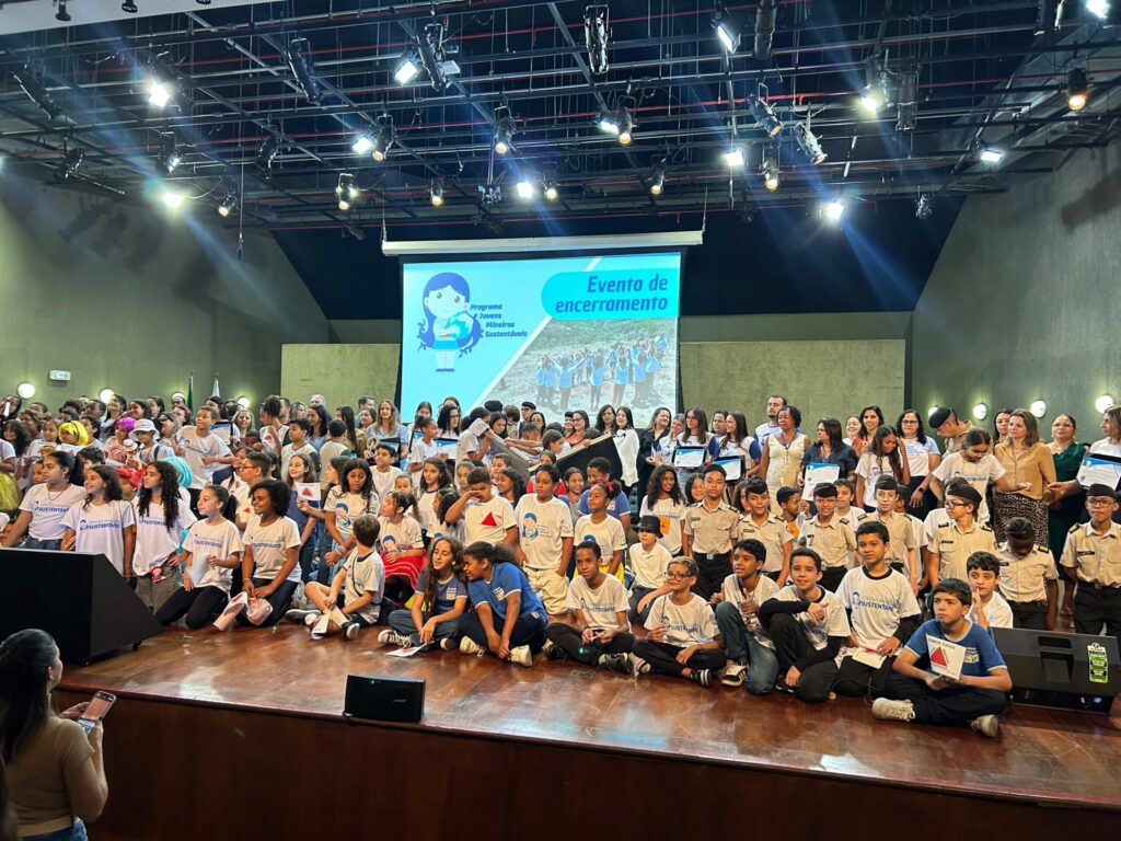 nova-serrana-conquista-destaque-estadual-com-duas-escolas-entre-as-10-melhores-de-minas-no-jovens-mineiros-sustentaveis-2025