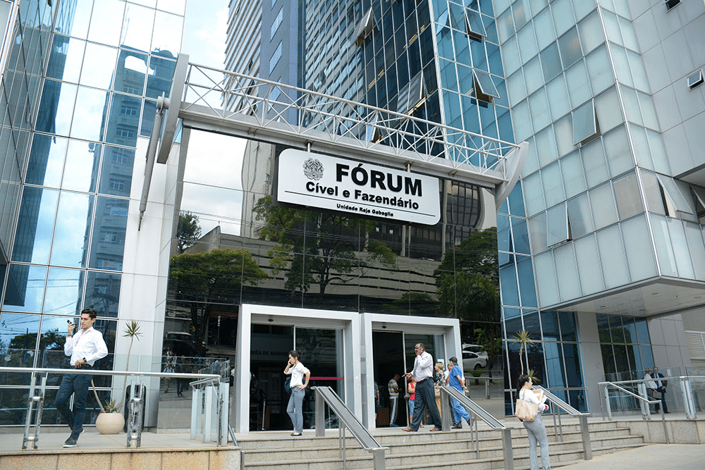 pedreiro-deve-indenizar-tia-de-namorada-por-erros-em-reforma