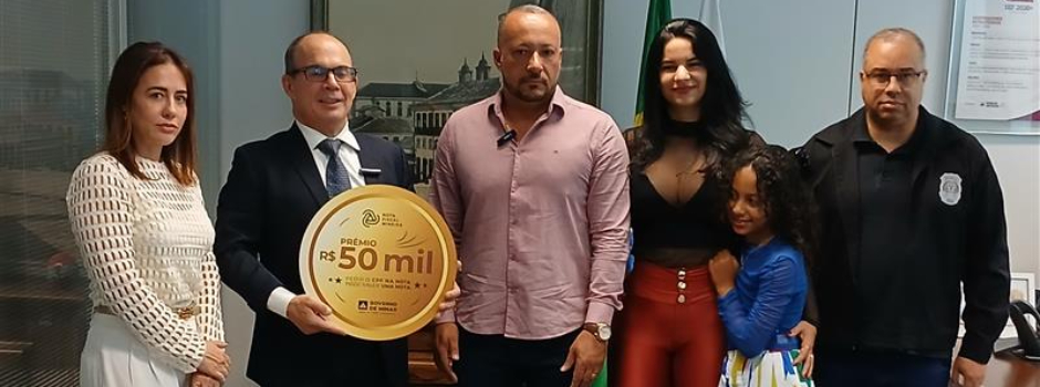 ganhador-de-r$-50-mil-da-campanha-‘sorte-no-tanque’-da-nota-fiscal-mineira-recebe-o-premio-do-governo-de-minas