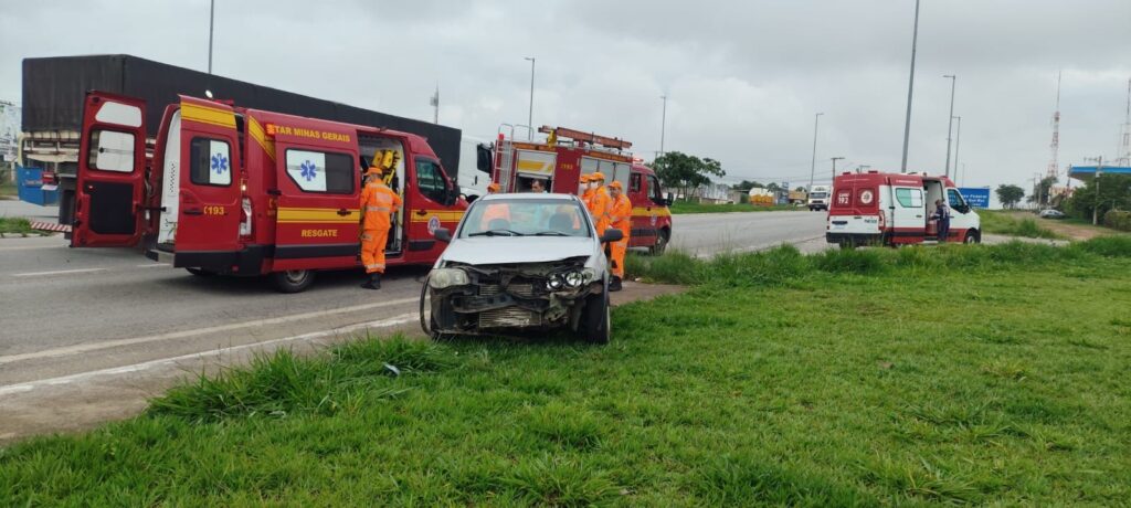 colisao-na-br-494-deixa-gestante-ferida-em-divinopolis-nesta-quarta-feira