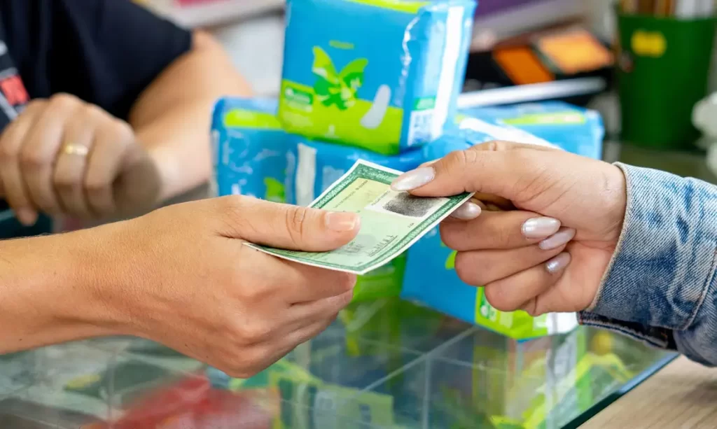 beneficiarias-recebem-mensagens-para-retirar-absorventes-gratuitos-no-sus