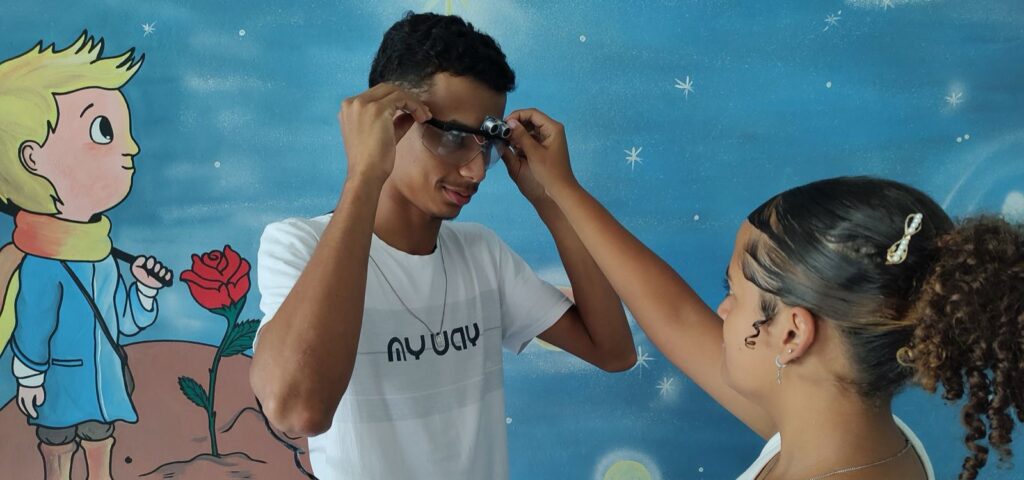 estudantes-da-escola-estadual-frei-eustaquio-desenvolvem-oculos-com-sensor-para-auxiliar-pessoas-com-deficiencia-visual