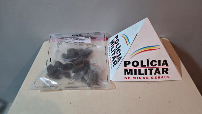 jovem-e-detido-por-trafico-e-comparsa-acaba-preso-por-desacato-em-formiga