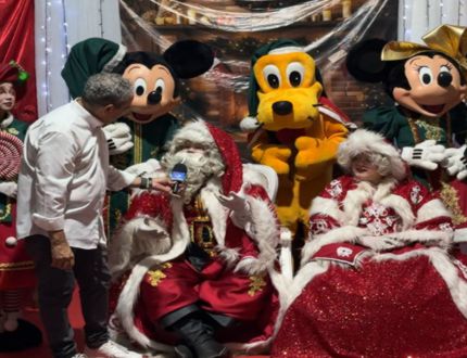 carmo-do-cajuru:-comunidade-vibra-com-chegada-do-papai-noel-em-sao-jose-dos-salgados