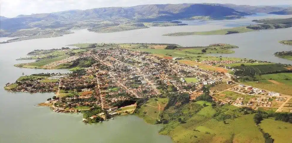 barco-com-seis-pessoas-tomba-no-rio-grande-em-guape-e-uma-pessoa-segue-desaparecida
