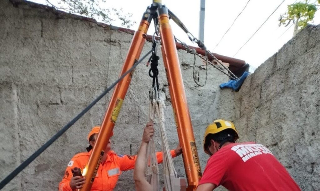 homem-desce-em-poco-de-10-metros-para-salvar-cachorro-e-acaba-preso-com-o-animal-em-divinopolis