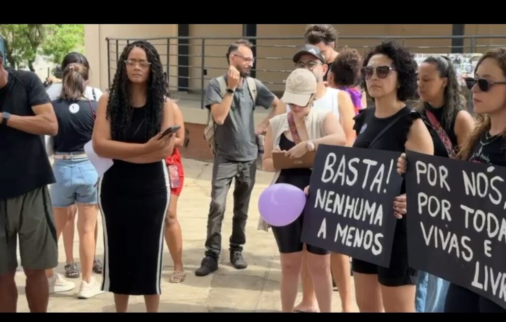 vitor-costa-destaca-urgencia-no-enfrentamento-a-violencia-em-ato-mulheres-vivas-realizado-em-divinopolis