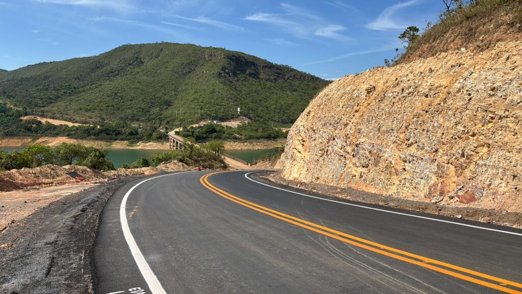governo-de-minas,-por-meio-do-der-mg,-encerra-ano-com-recorde-de-investimentos,-retomadas-de-obras-e-avancos-tecnologicos