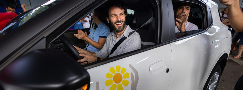 governo-de-minas-entrega-veiculo-para-apae-de-itabira-e-participa-de-anuncio-para-frota-da-saude-em-tres-coracoes