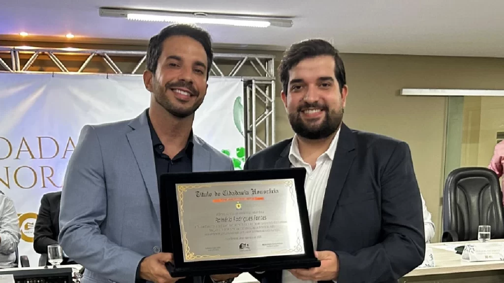 dr.-roney-quirino-e-rainerio-fontes-recebem-homenagem-em-nova-serrana