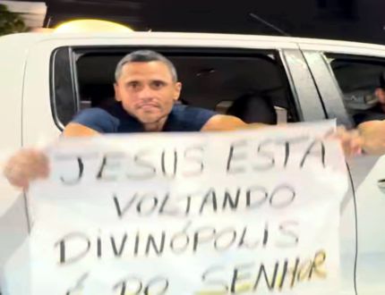 divinopolis:-femsa-brasil-veta-gleidson-na-caravana-do-papai-noel-da-coca-cola-e-impede-prefeito-de-desfilar-nos-caminhoes