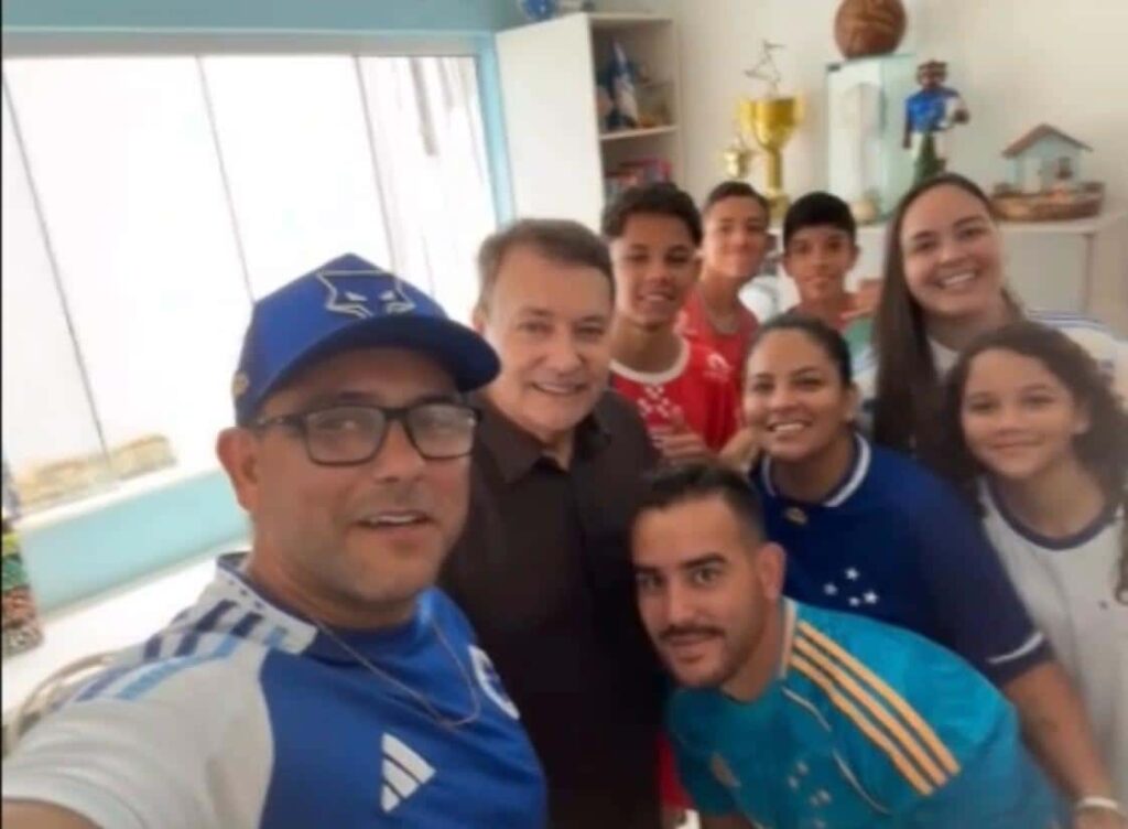 presidente-do-cruzeiro-pedro-lourenco-visita-casa-do-empresario-mauricio-ktispero-em-divinopolis;-veja-o-video