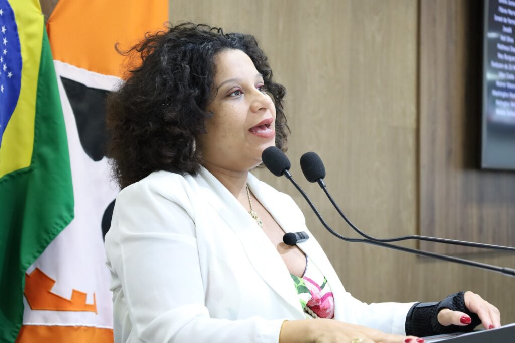 vereadora-kell-silva-pressiona-camara-a-pautar-pl-do-“domingao-tarifa-zero”-e-reacende-debate-sobre-transporte-gratuito-em-divinopolis