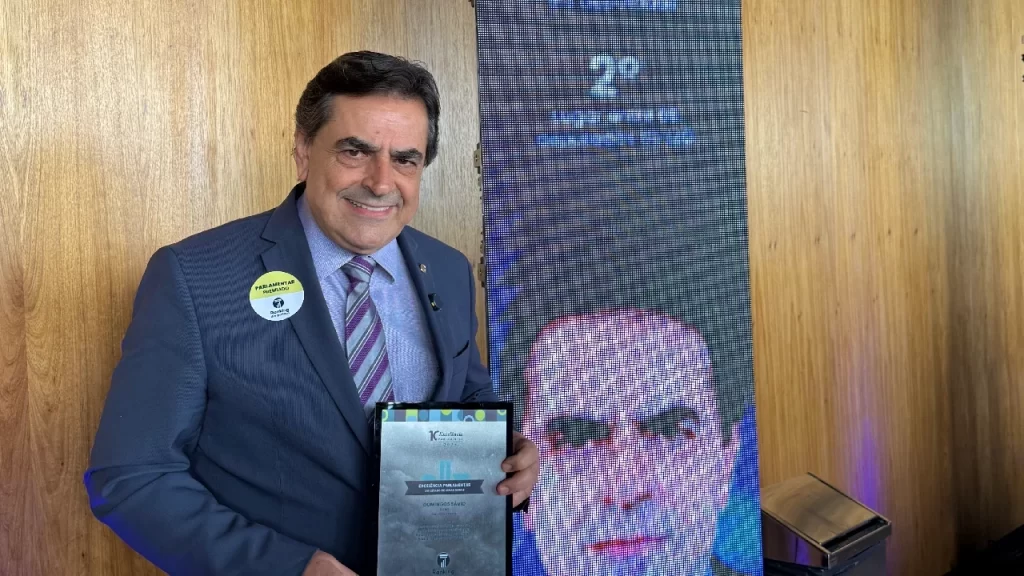 domingos-savio-entra-no-top-10-dos-melhores-deputados-do-brasil